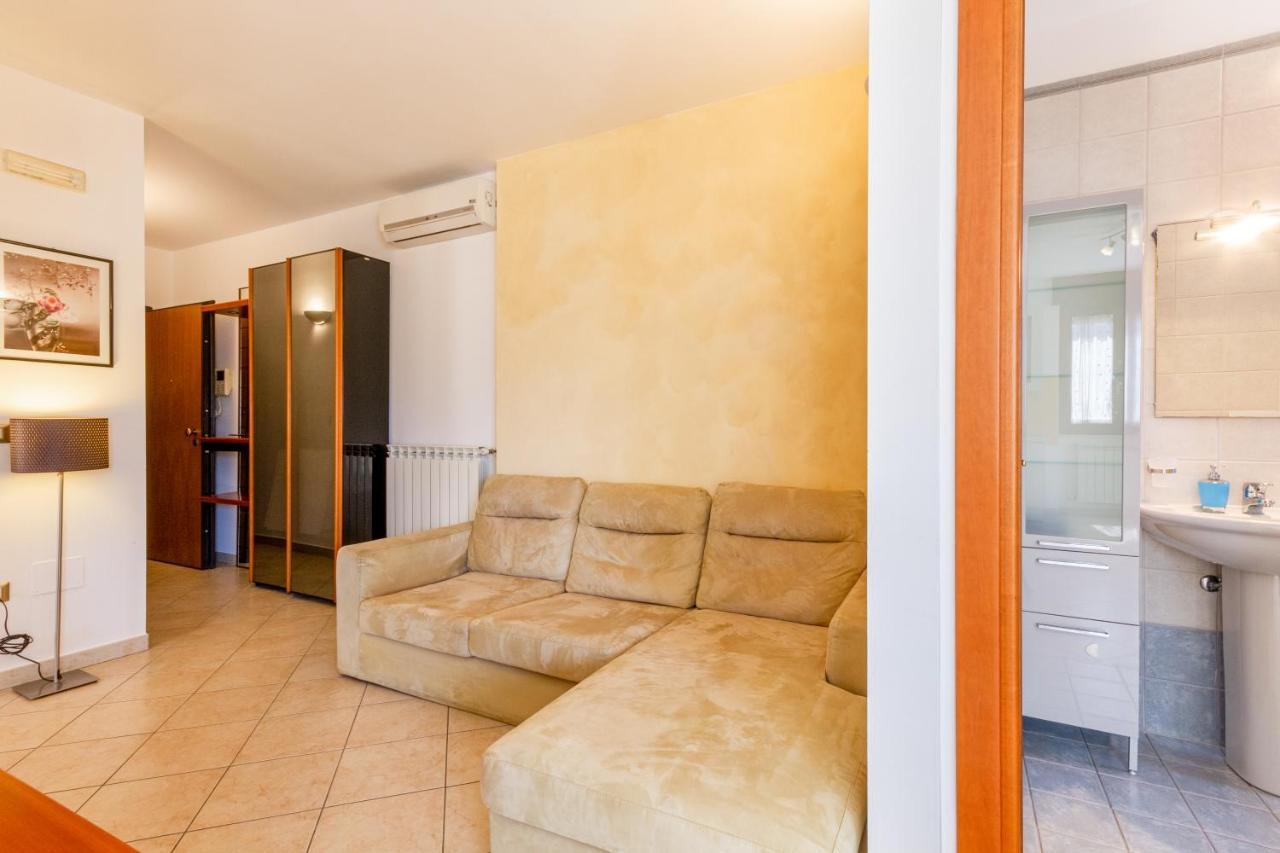 Roomy Apartment With Terrace & Parking Lecce Exterior foto